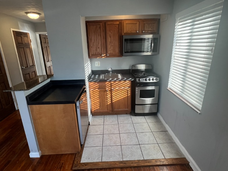 Building Photo - 2519 Indianola Ave