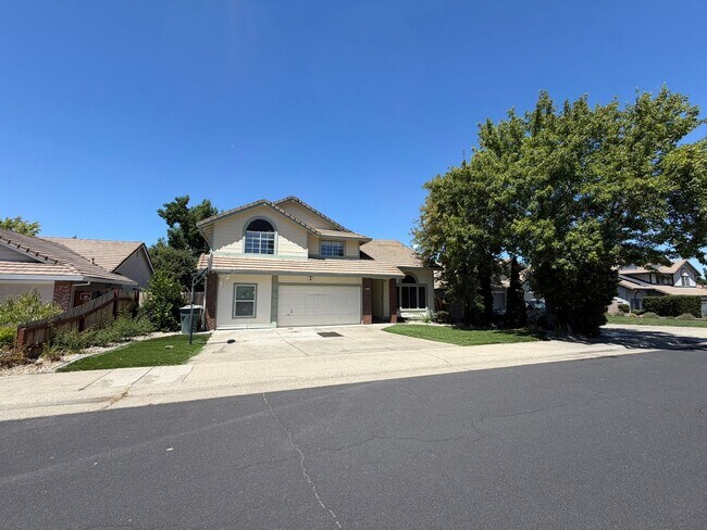 Building Photo - AVAILABLE NOW! Come view this 5 Bedroom single family home in Rocklin!