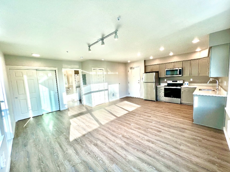 Building Photo - 2330 Yakima Ct