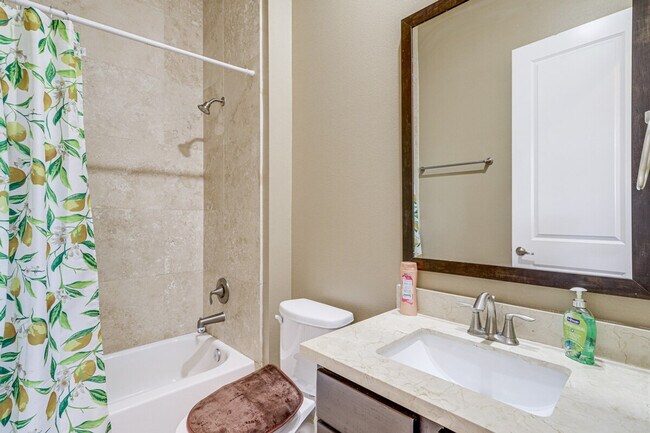 Building Photo - 1613 Bonner St