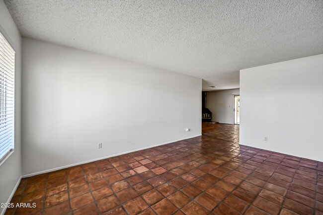 Building Photo - 1252 E El Parque Dr