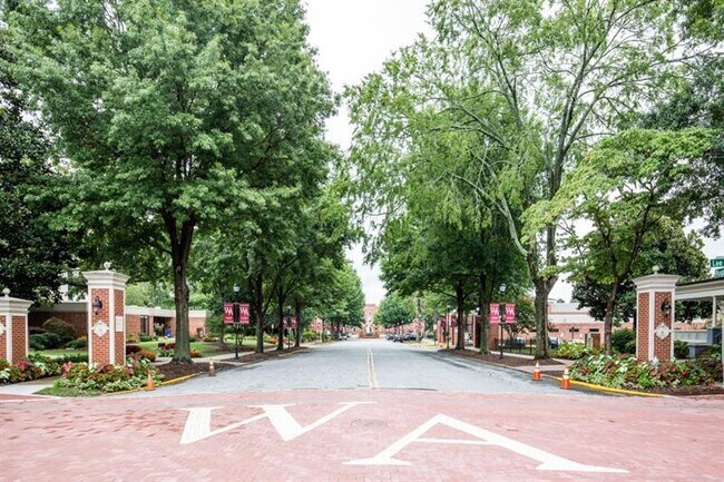 Building Photo - 1504 Hardin Ave