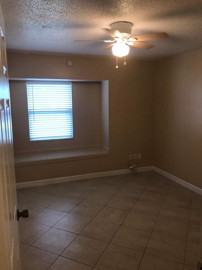 Building Photo - 332 NE Cullman Ct