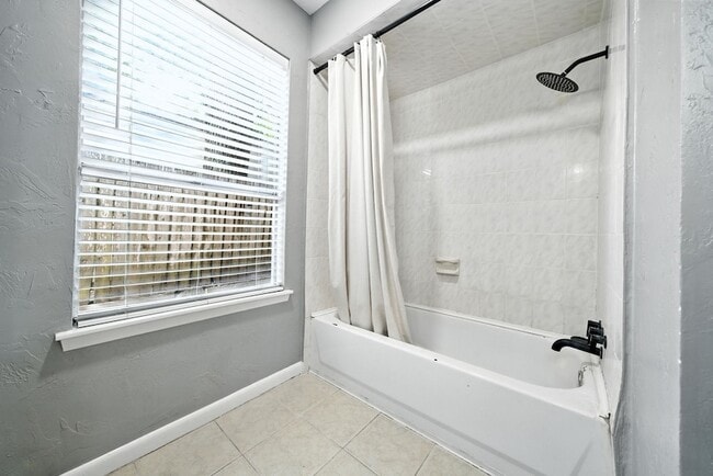 Building Photo - 13310 Ravensway Dr