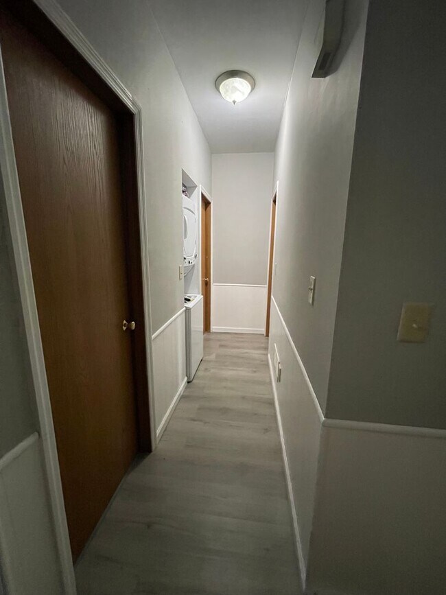 Building Photo - OSU North Campus 5 bedroom 2 bath apartment
