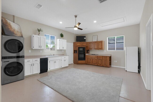 Building Photo - Coming Soon! | Rare Find! | NW Albuquerque | 2 bed / 1 bath | Casita | Owner Pays Utilities