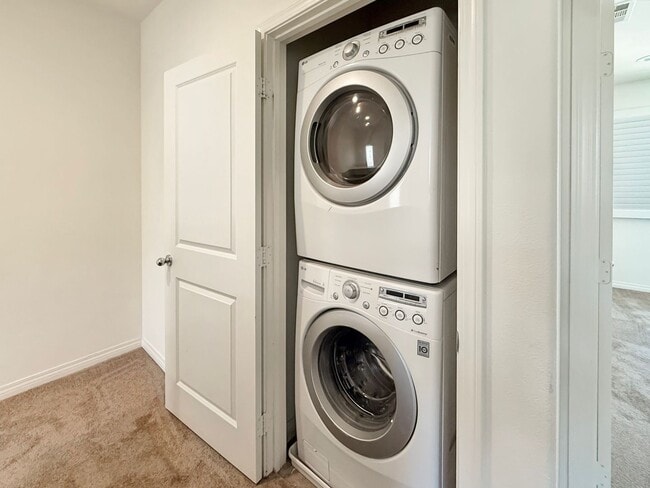 Building Photo - Bright & Inviting 2BR/2.5BA Townhome Near ...