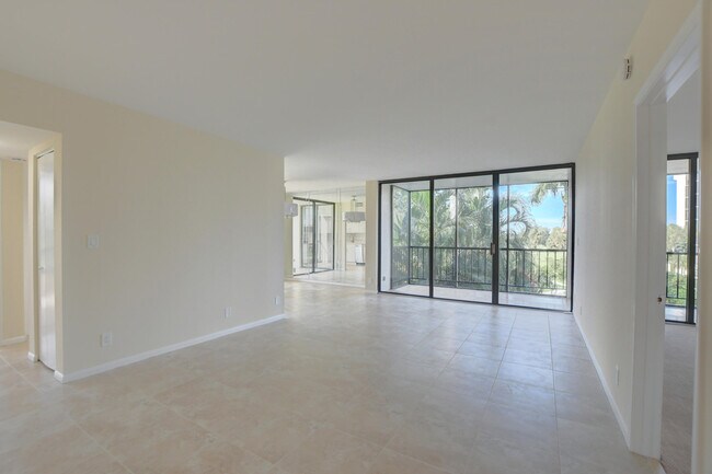 Building Photo - 6797 Willow Wood Dr