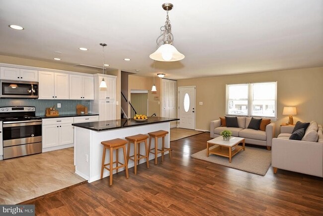 Building Photo - 1209 Marton St