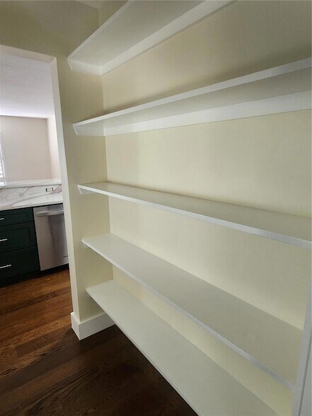 Building Photo - 565 Golden Gate Point