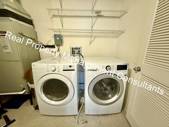 Building Photo - $600 Free Rent on 2Bed, 2 Bath at Western Auto