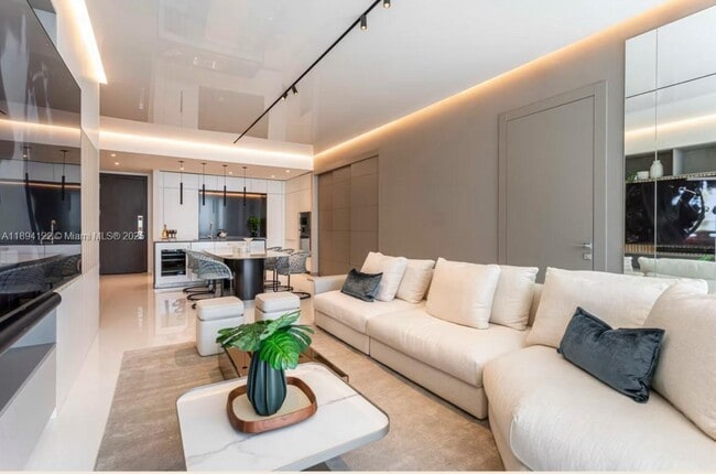 Building Photo - 300 Biscayne Blvd Way