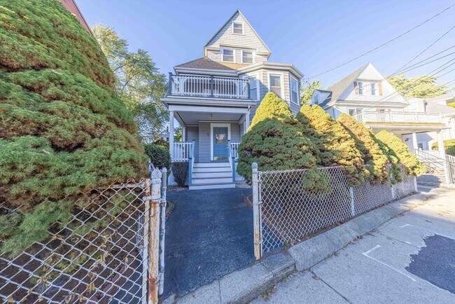 Building Photo - 7 Alcott St