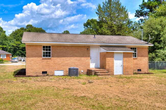 Building Photo - 3640 Lindella Rd