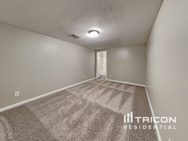 Building Photo - 220 Pepperdine Way