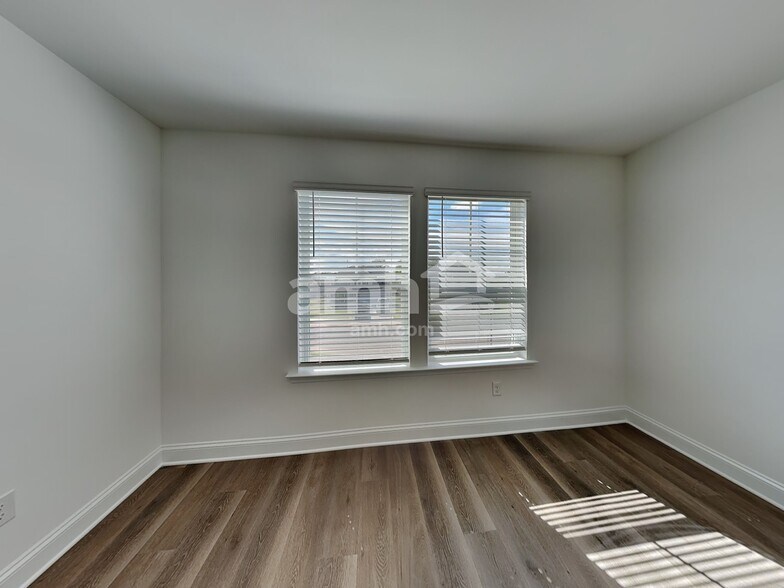 Building Photo - 1015 Bevington Dr