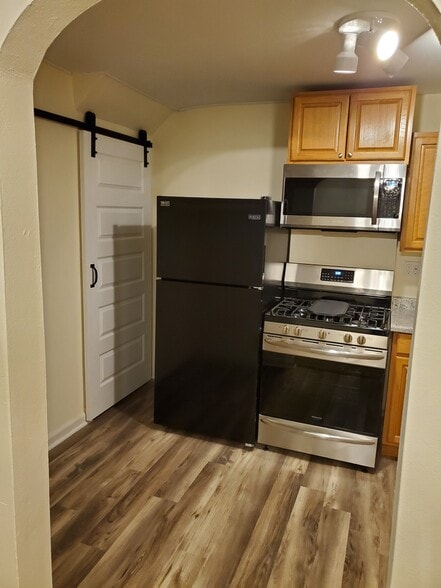 Building Photo - 608 8th St