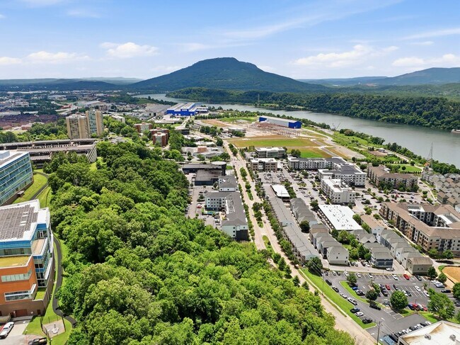Building Photo - 782 Riverfront Pkwy
