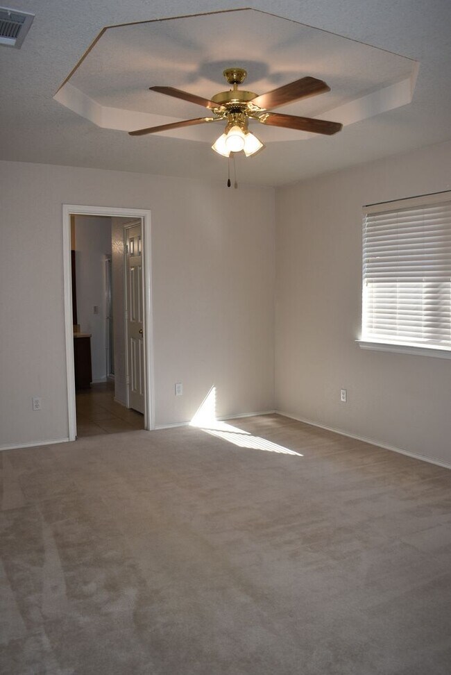 Building Photo - 4bd/2ba house close to shopping and Ft. Hood!