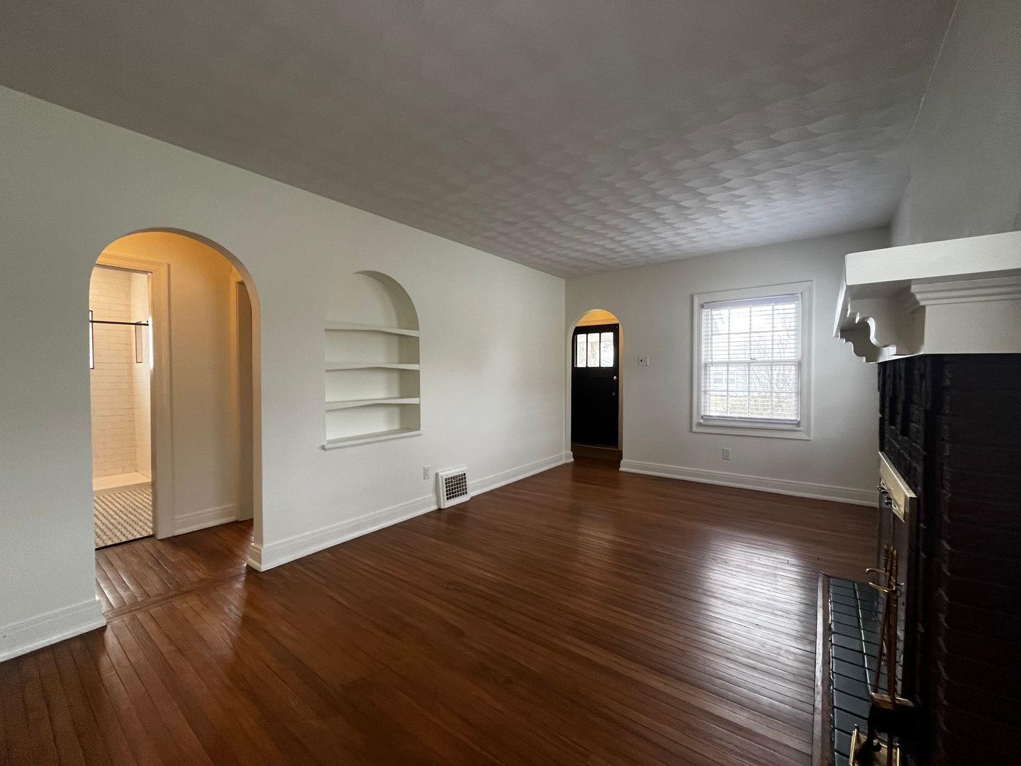 Building Photo - 2706 Waynewood Dr