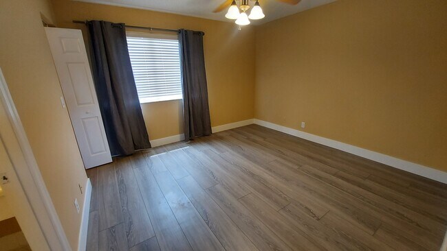 Building Photo - 4718 SW 13th Ct