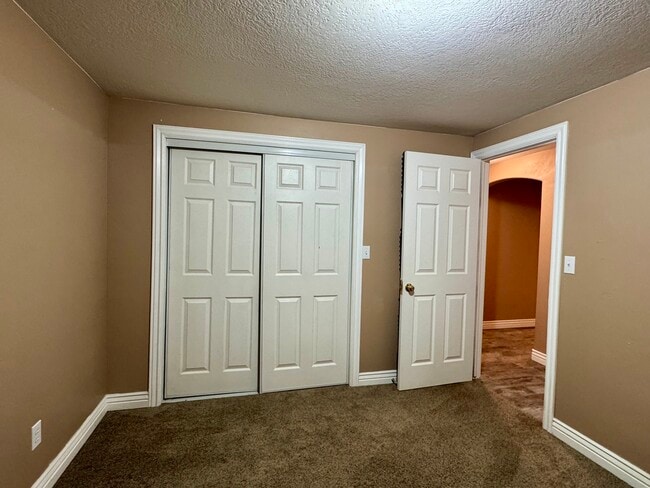 Building Photo - 781 Sherwood Dr