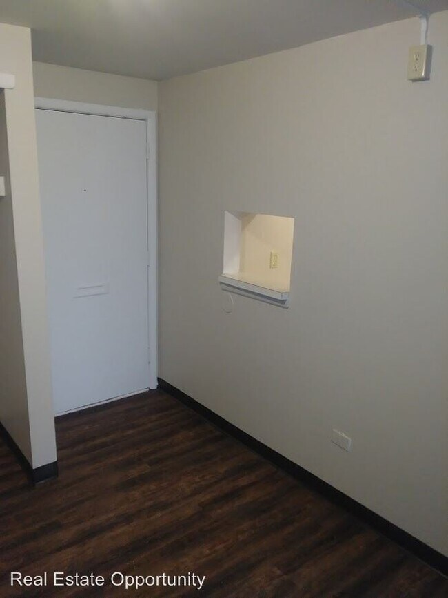 Building Photo - 460 N Nelson Rd