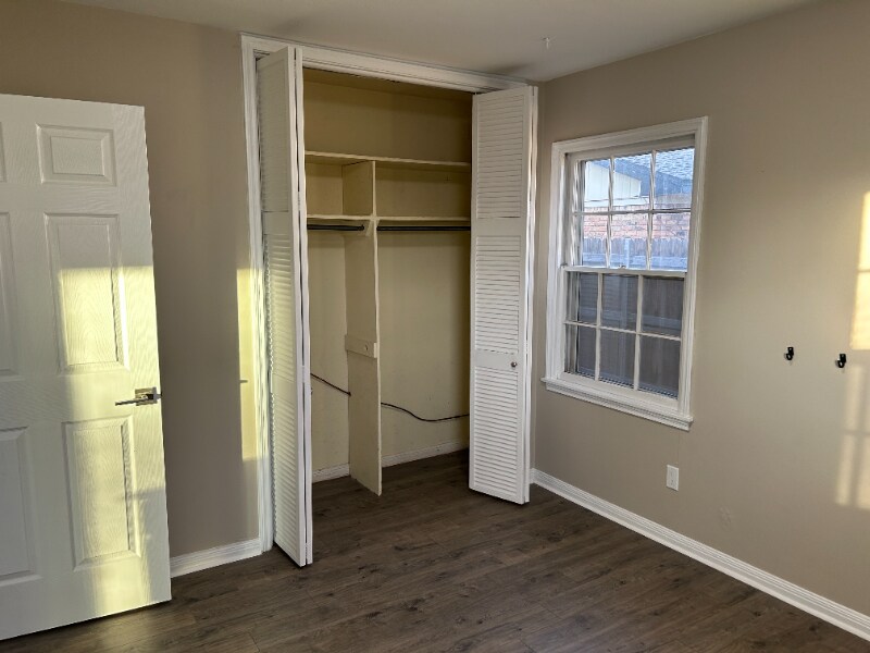 Building Photo - 5507 Floyd Ave