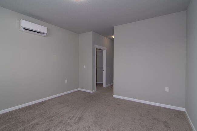 Building Photo - MOVE IN SPECIAL *FIRST MONTH FREE RENT*2 Bed 2 Bath Single level home in Gated private community