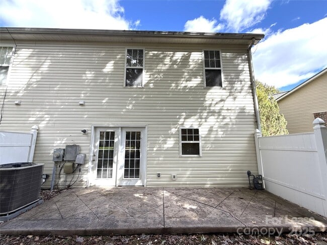 Building Photo - 10777 Essex Hall Dr