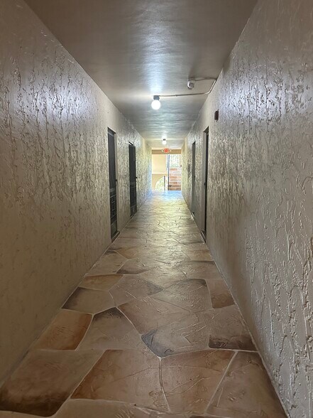 Building Photo - 5961 N Falls Circle Dr