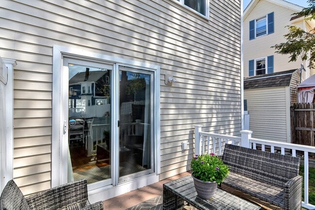 Building Photo - 28 Richardson St