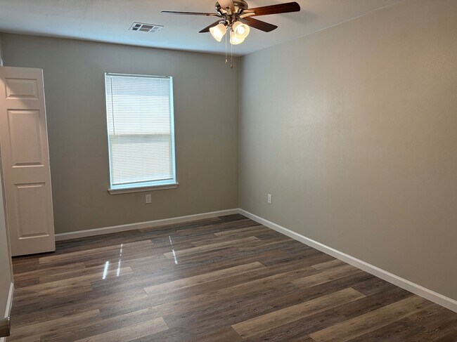Building Photo - 4116 W 56th Pl