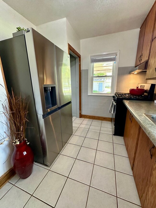 Building Photo - 3 bed, 1.5 bath home for rent in Waterloo