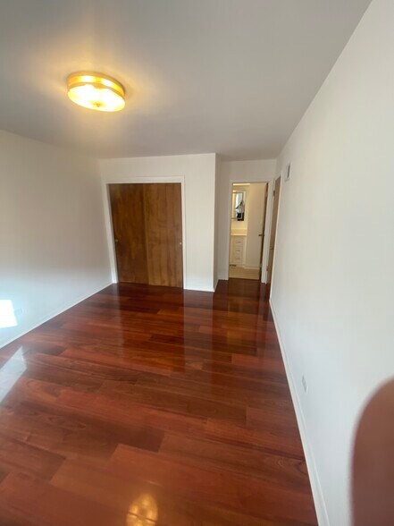 Building Photo - 6542 N Mozart St