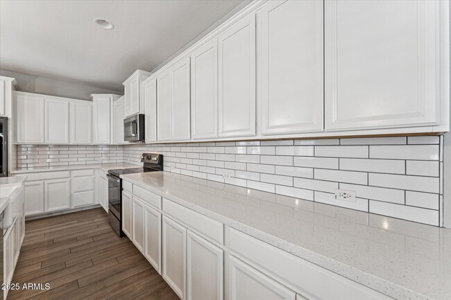 Building Photo - 1731 E Chelsea Ln