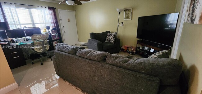 Building Photo - 1425 Arthur St