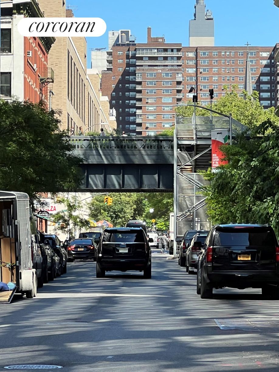 Building Photo - 540 W 28th St