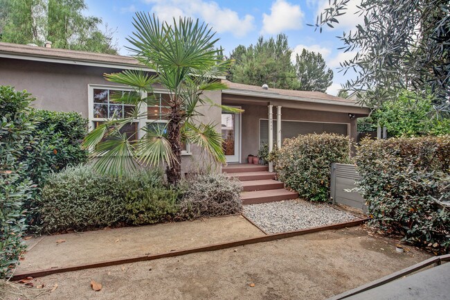 Building Photo - 16943 Hartland St