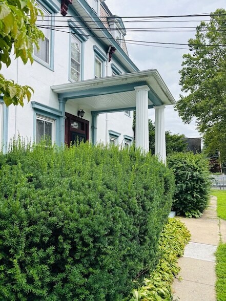 Building Photo - 145 Carpenter Ave