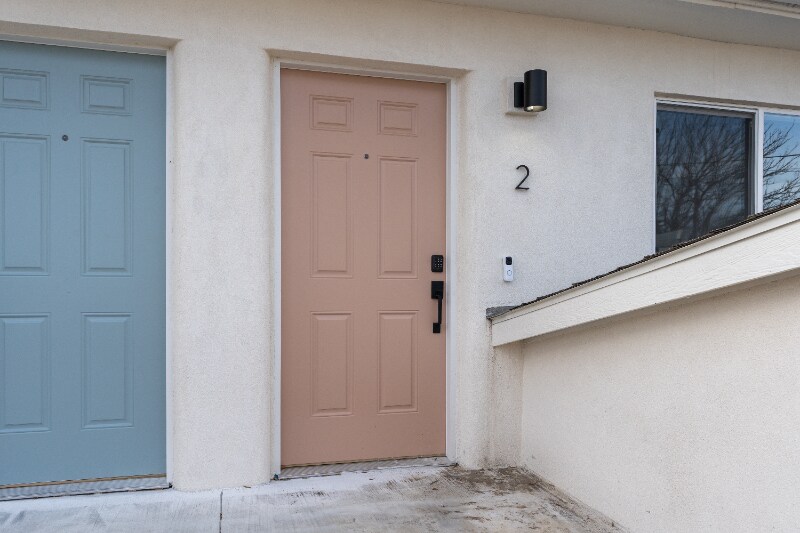 Building Photo - 3013 W Lakeside Dr