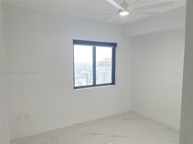 Building Photo - 700 NE 24th St