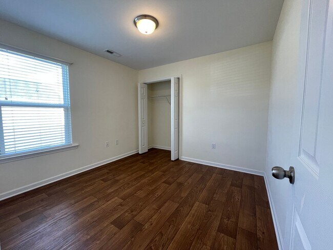 Building Photo - Don't miss this cute 3BR/2BA home in St. John's Ridge w/ attached garage!
