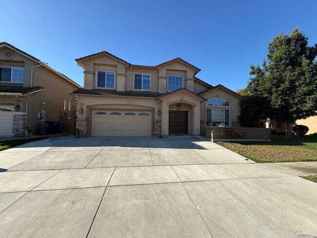 Building Photo - $4695 - Beautiful 5 Bedroom 3 Bath Home wi...