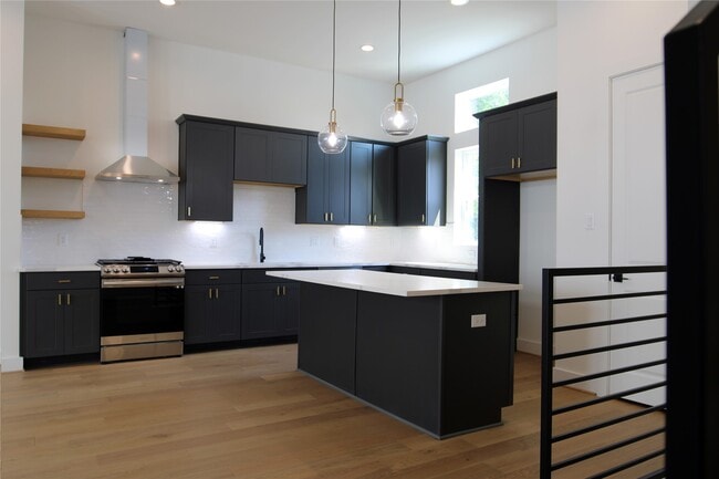 Building Photo - 326 Eastwood St