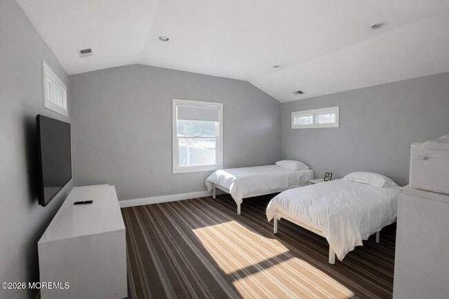 Building Photo - 11 Woodland Dr