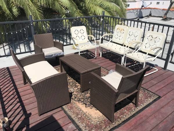 Building Photo - 2028 Beachwood Dr