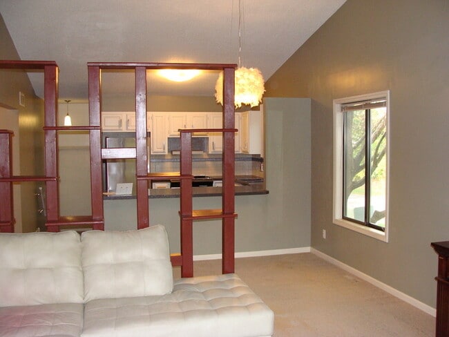 Building Photo - Bradford Place 2 Bedroom Condo