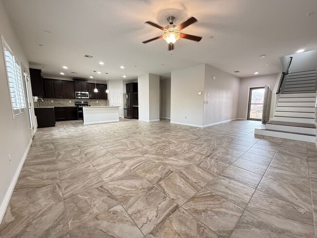 Building Photo - 132 Dunblane St