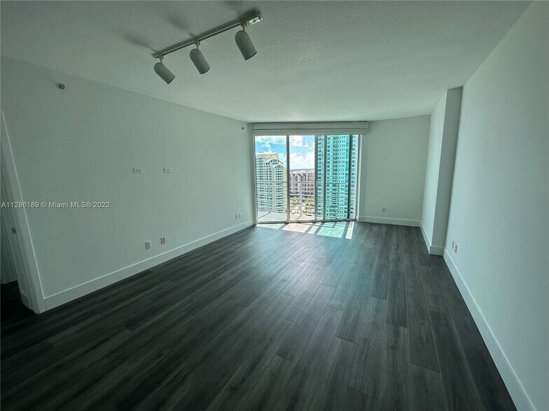 Building Photo - 325 S Biscayne Blvd